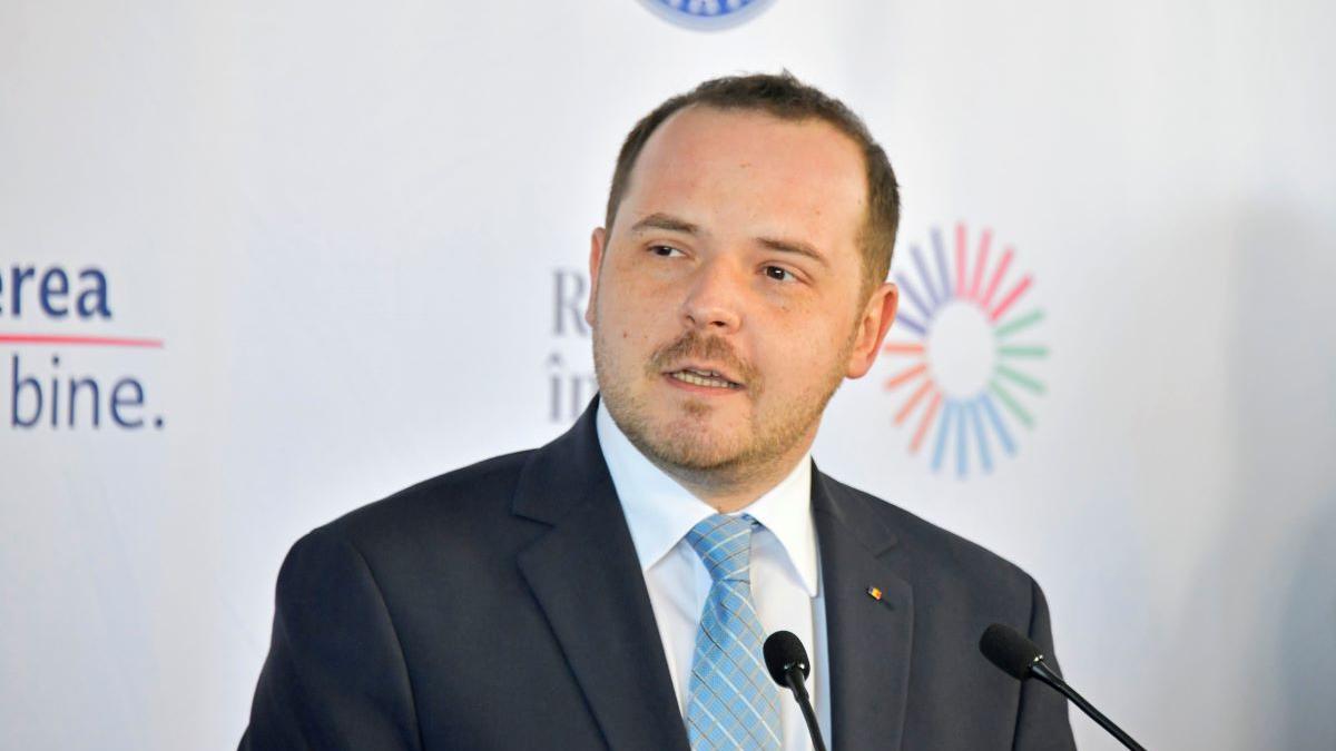 Alexandru Rogobete cere protejarea TAROM în urma avertismentului de faliment lansat de Cristian Ghinea