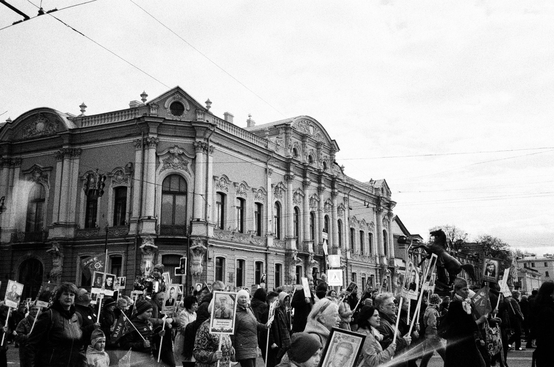 Protest masiv în fața Arestului Central: Peste 2.000 de simpatizanți îl susțin pe Călin Georgescu