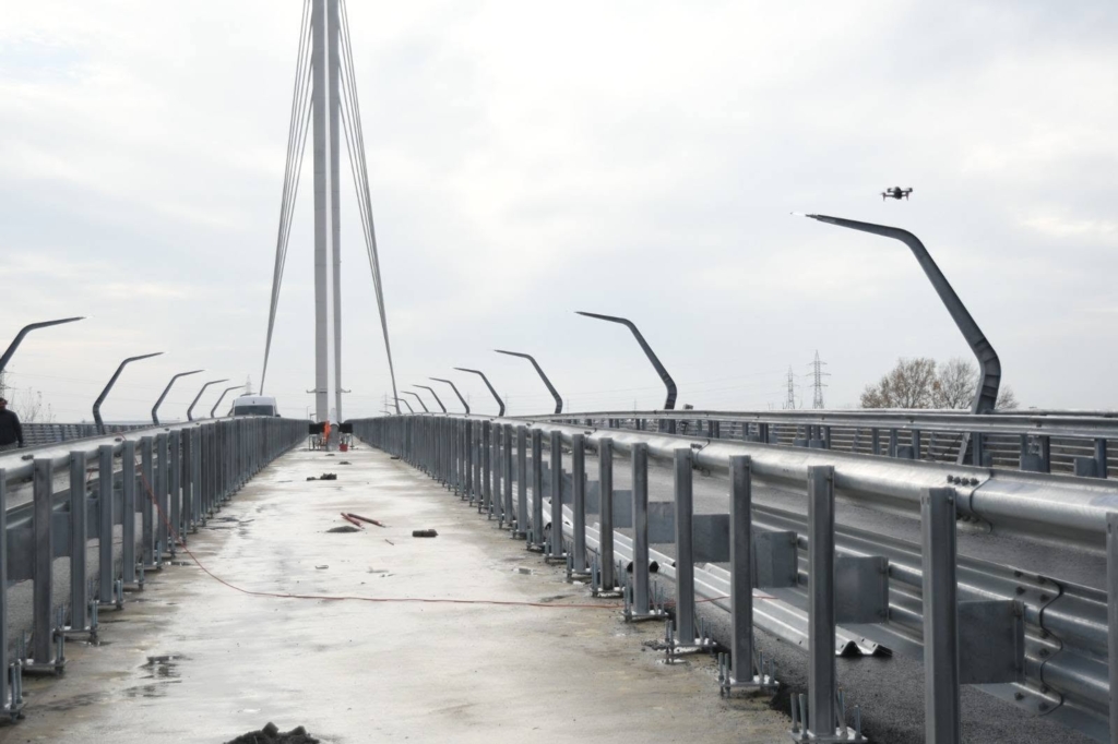 Pod de 165 de milioane de lei din Arad intră în reparații după doar câteva luni de la inaugurare