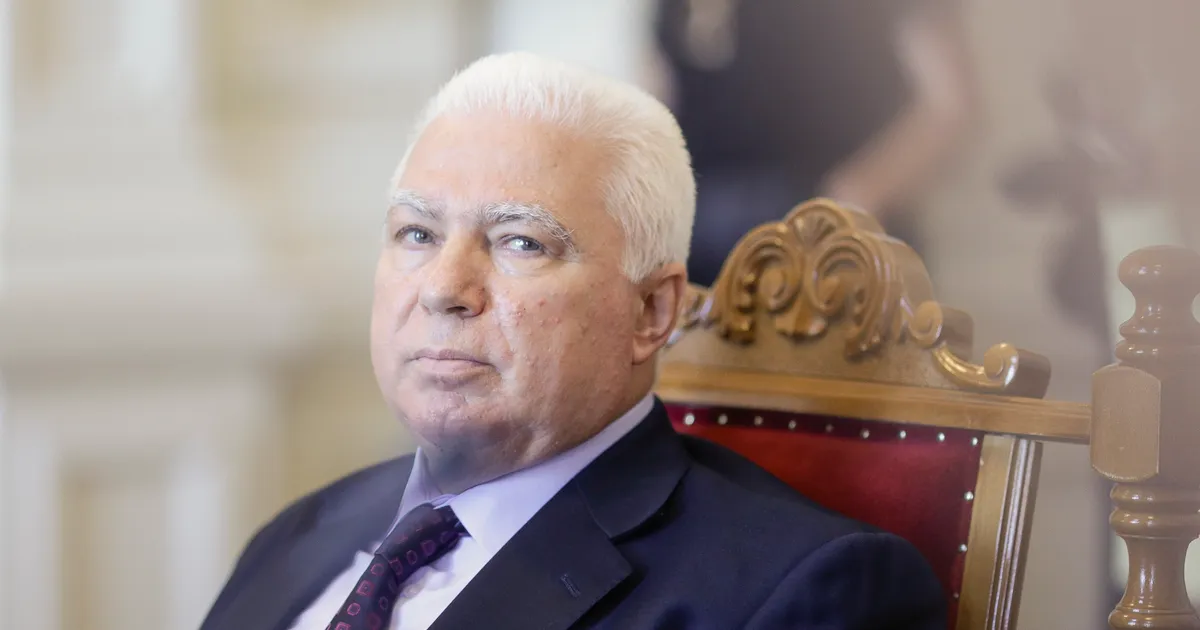 Fostul judecător CCR Petre Lăzăroiu avertizează că lipsesc banii de pensii și salarii