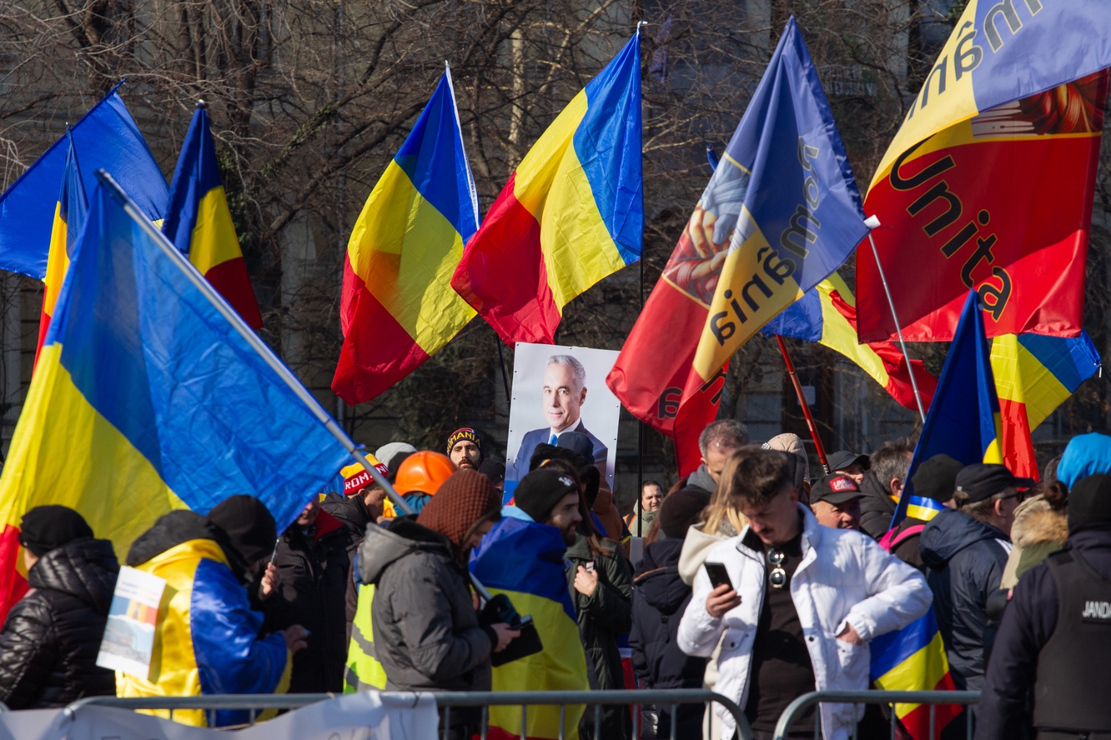 Fenomenul Călin Georgescu: De ce este privit de susținători ca un salvator în contextul reținerii la Arestul Central