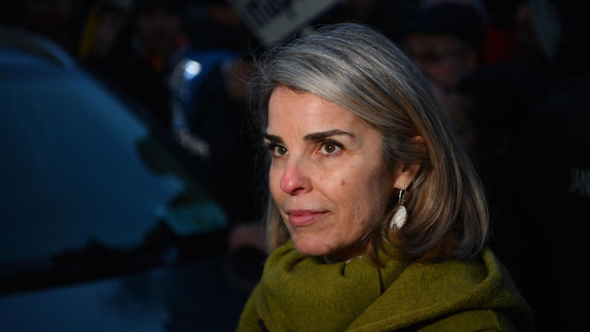 Cristela Georgescu, chemată la DIICOT ca martor în dosarul de înșelăciune al soțului ei