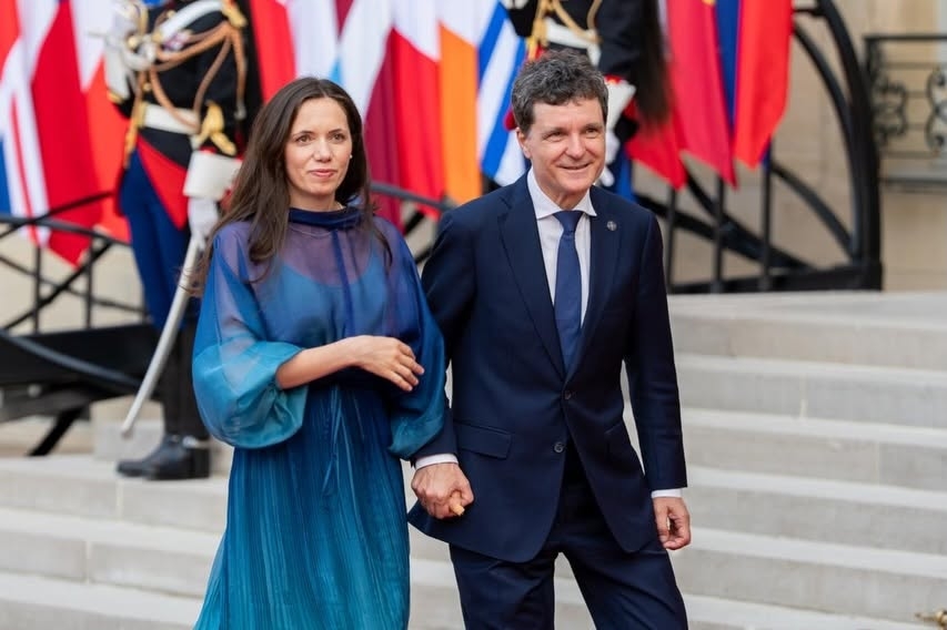 Scandal la SNSPA: Un profesor reclamă blocarea lifturilor pentru sosirea Mirabelei Grădinaru