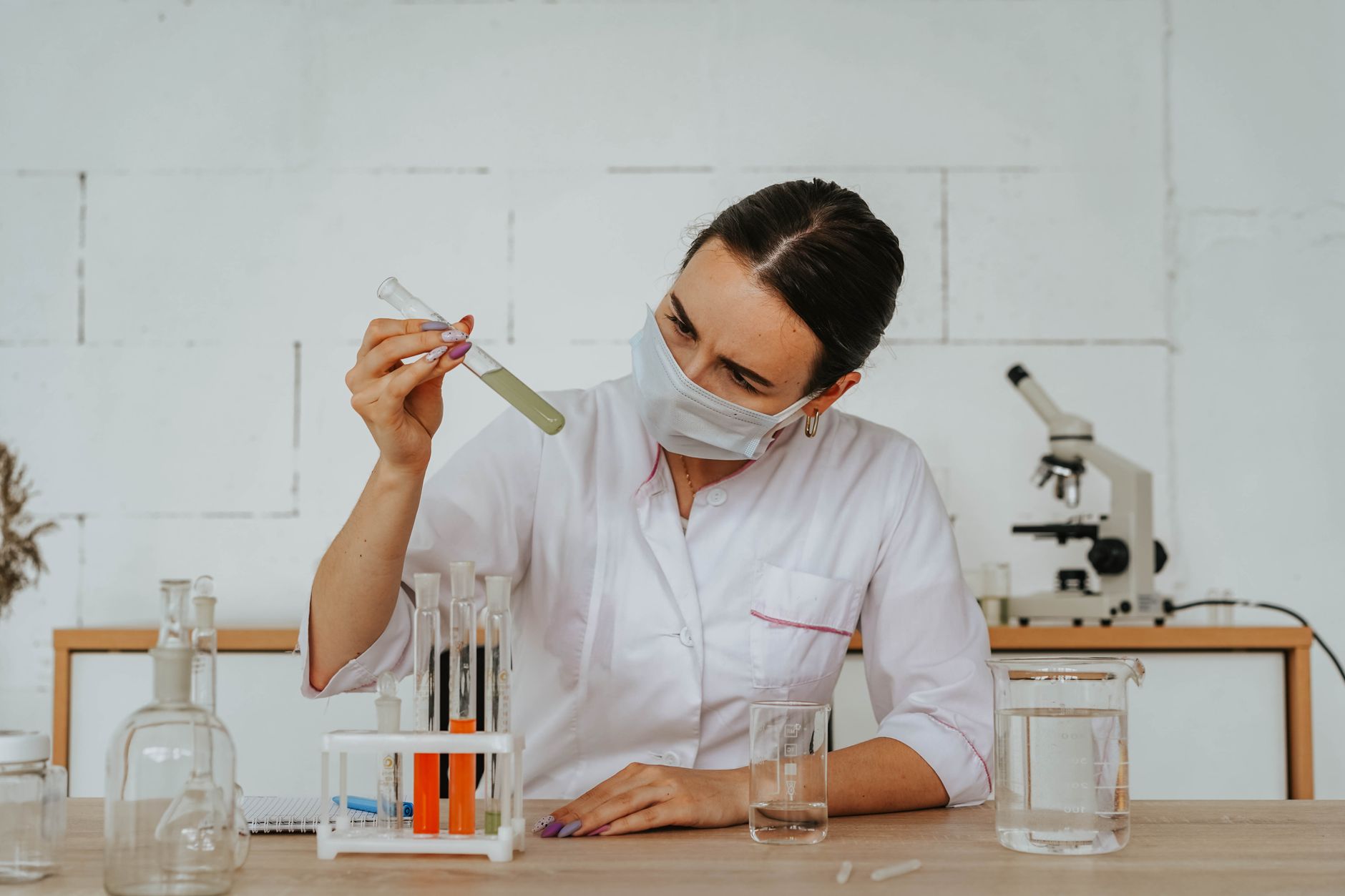 Reguli mai stricte pentru protecția angajaților: Parlamentul European introduce noi limite pentru substanțe cancerigene