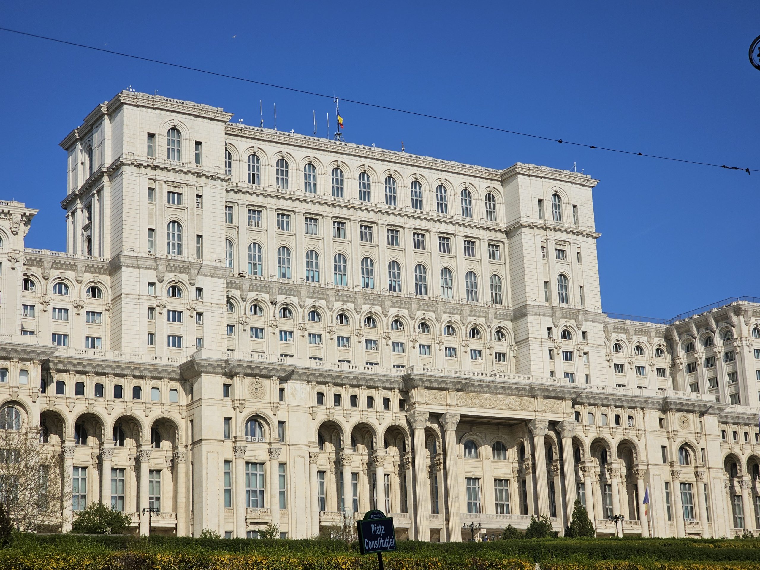 Blocaj politic de cinci luni în România: cine plătește factura pentru lipsa unui Guvern cu puteri depline?