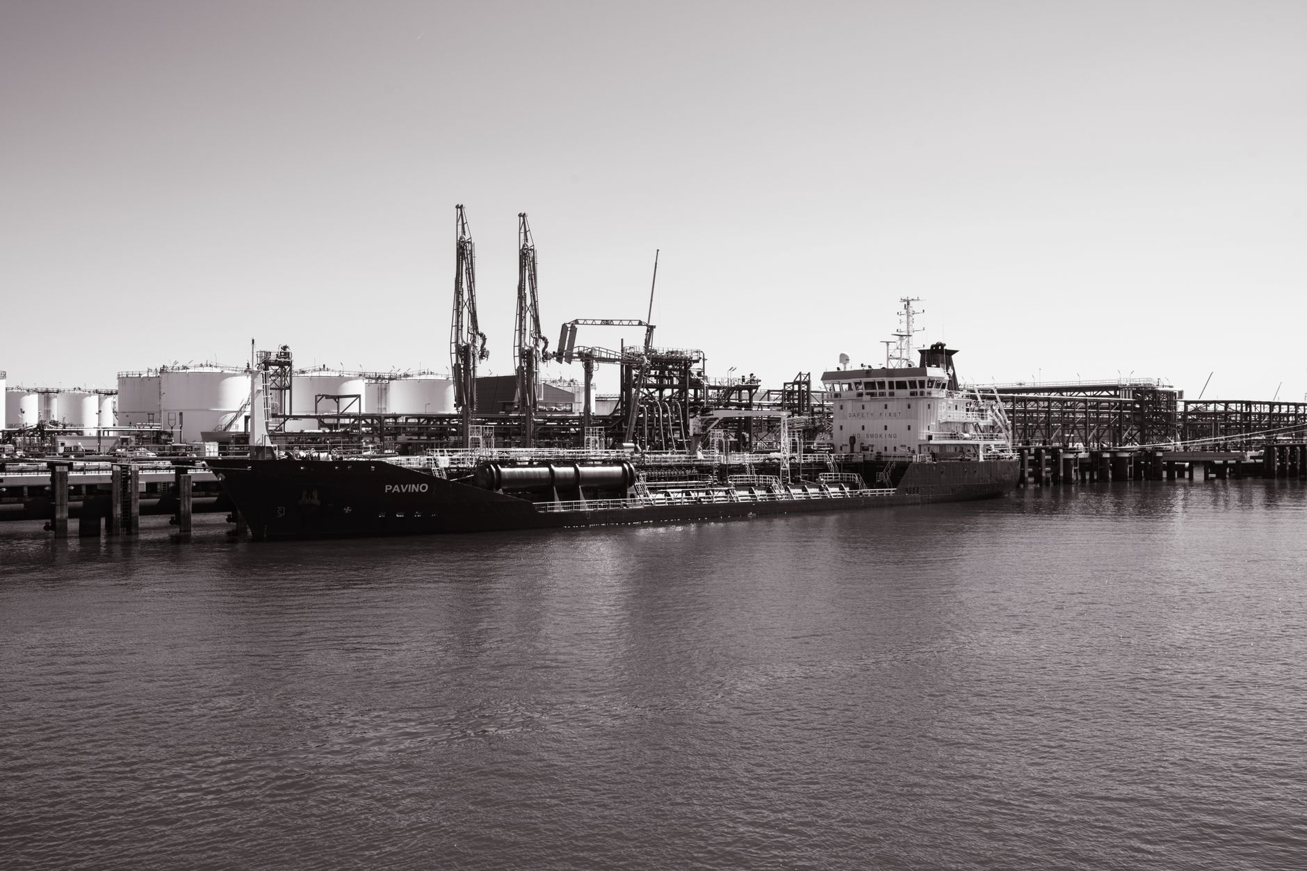 Conflict juridic la Oil Terminal: un acționar minor a declanșat 14 litigii împotriva companiei