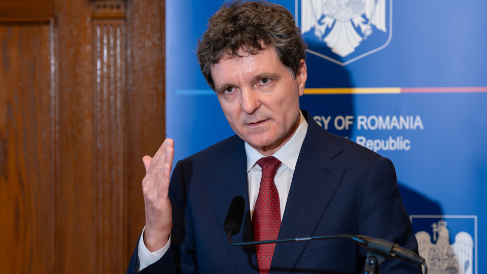 Nicușor Dan este acuzat de abuz constituțional prin desemnarea lui Luca Niculescu ca premier