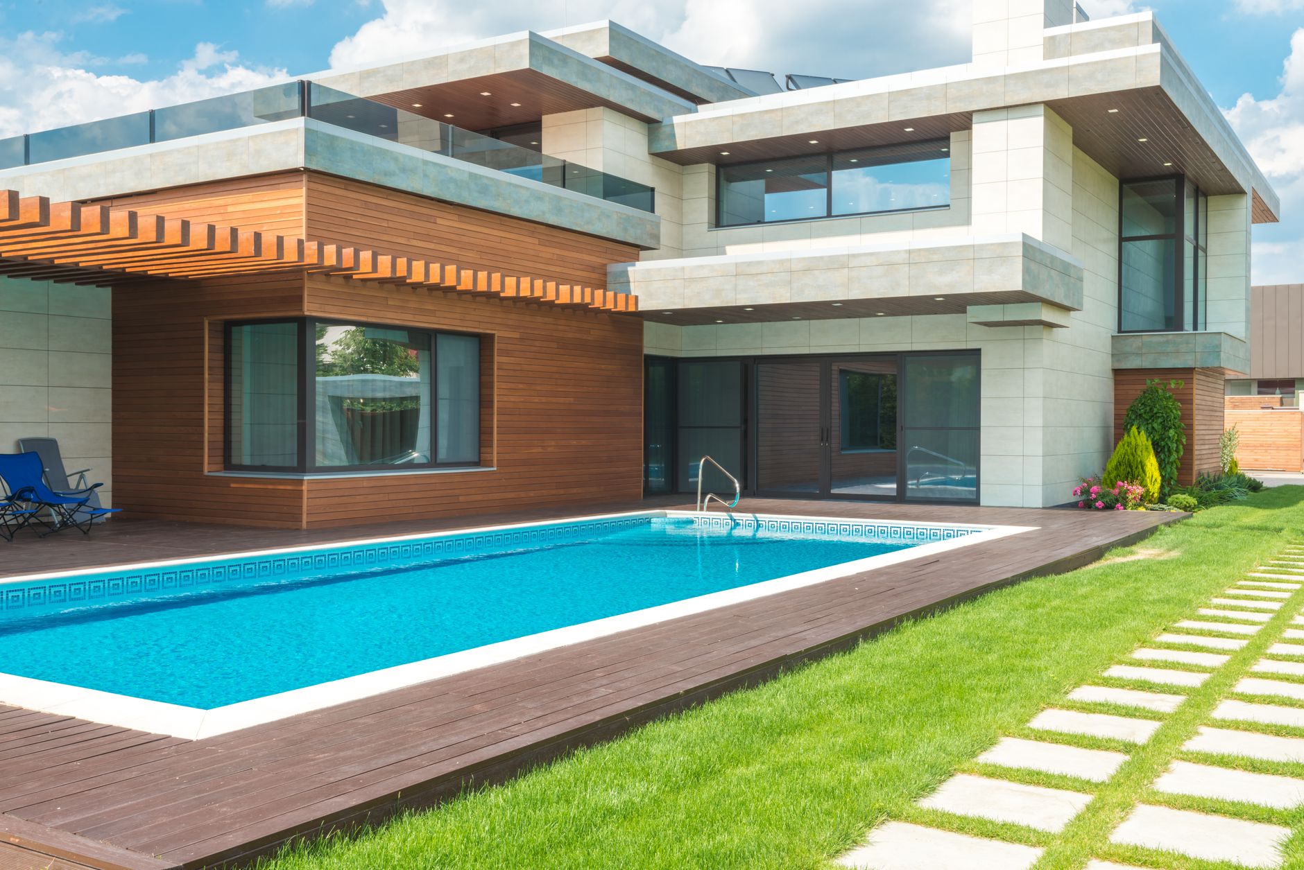 Primăria Sectorului 1 cumpără o vilă cu piscină pentru 1,8 milioane de euro de la familia lui Adrian-Ionel Petrache