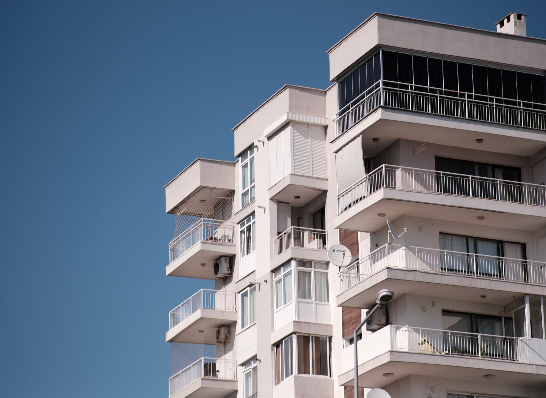 Primul lift exterior din București va fi montat într-un bloc din Sectorul 2 prin legea „Lift pentru viață”