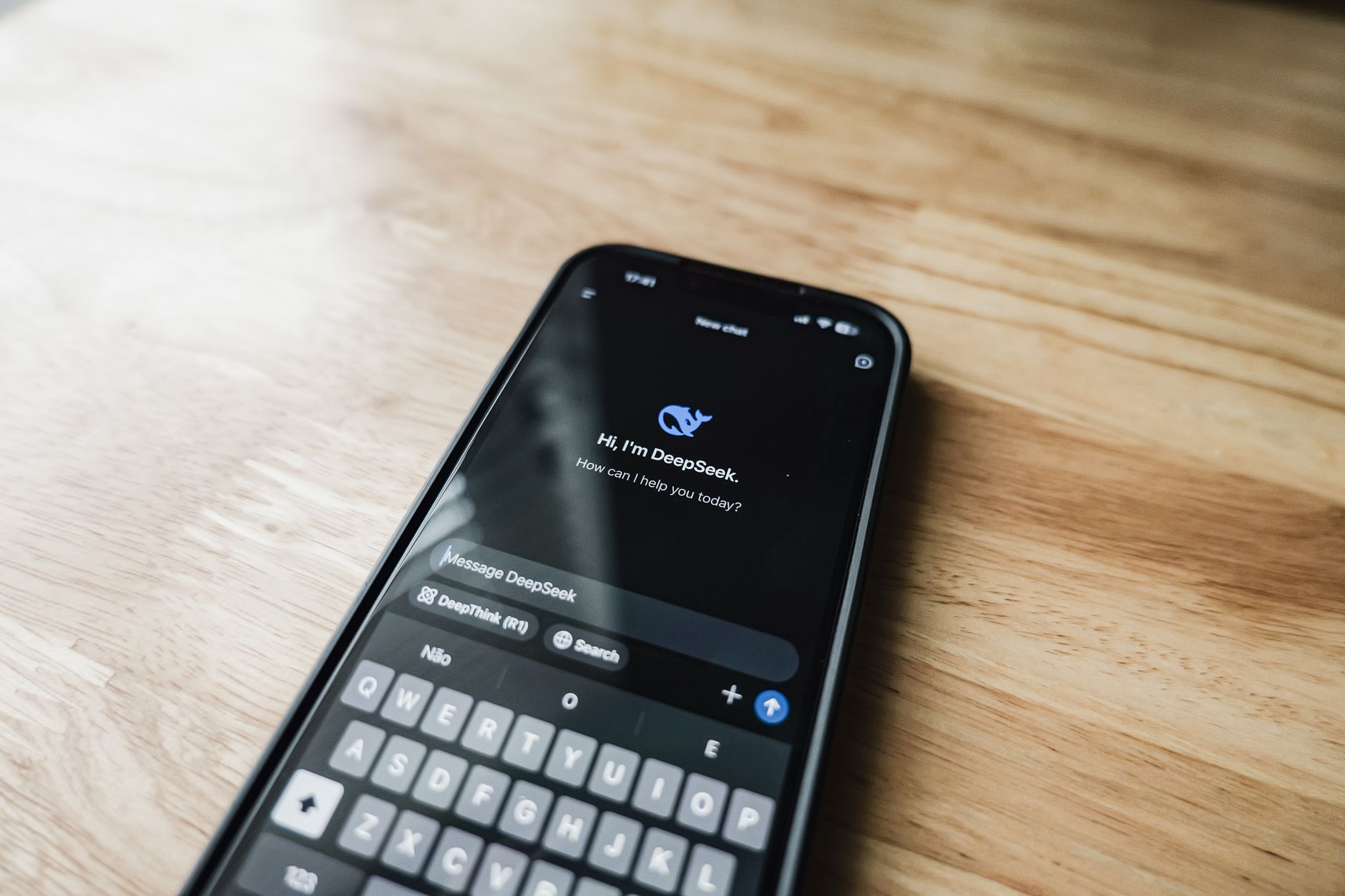 Tutoriale pentru bombe artizanale și amenințări cu moartea pe Telegram: ce a descoperit un activist civic