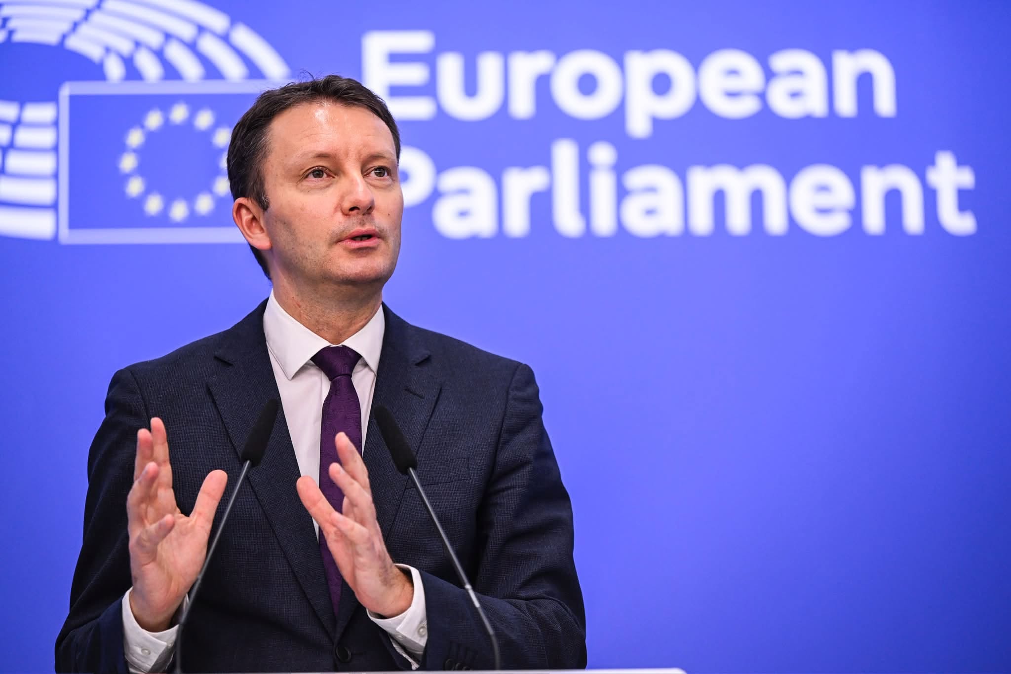 Parlamentul European refuză tăierile bugetare propuse de Irlanda: „Nu putem cere mai mult și să tăiem bugetul”