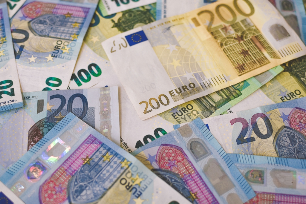 Propunerea Irlandei de tăiere a bugetului UE cu 140 de miliarde de euro provoacă tensiuni între statele membre
