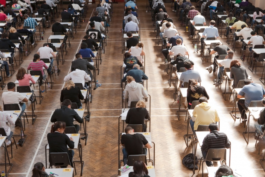 Eroare de comunicare la SNSPA: Candidat admis prin e-mail, dar refuzat la înmatriculare