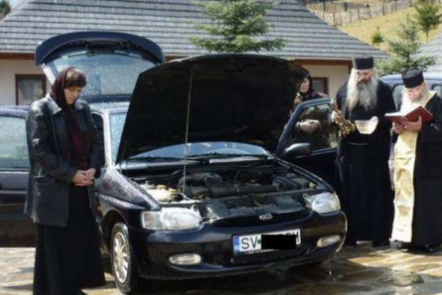 Biserica și puterea: între tendințe teocrației și riscul de a deveni un instrument de slugărnicie politică