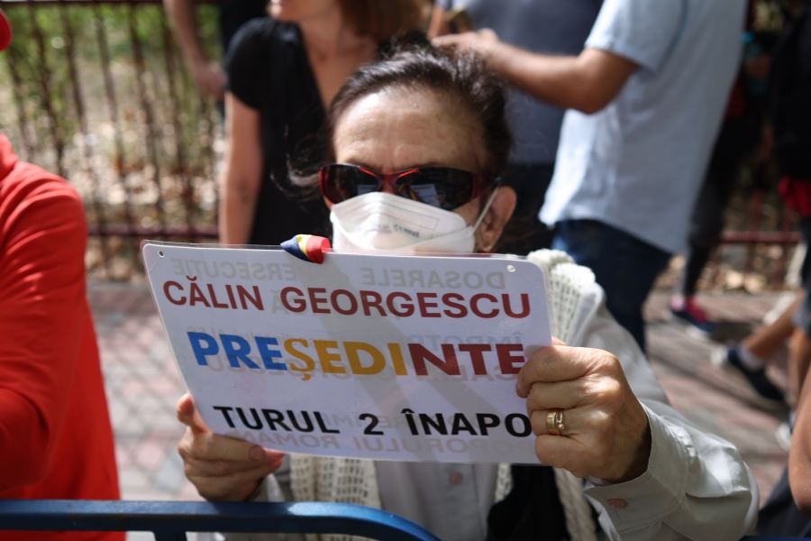 Explicația sociologică a succesului mișcărilor populiste și a apetenței pentru regimuri autoritare