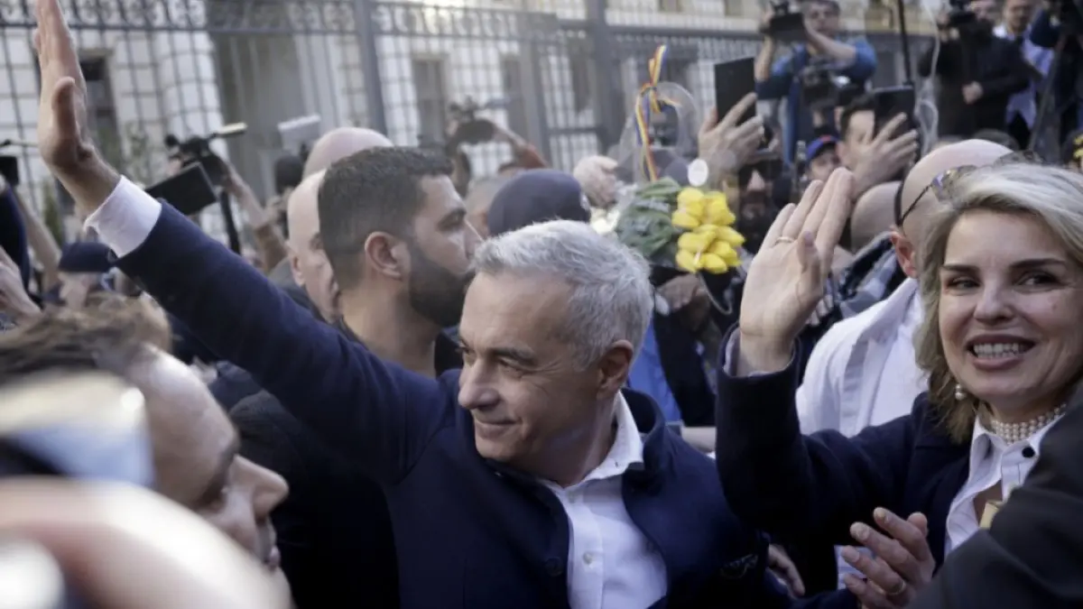 Narațiuni conspiraționiste și autovictimizare: Cristela Georgescu și Alex Jones promovează minciuni despre Călin Georgescu