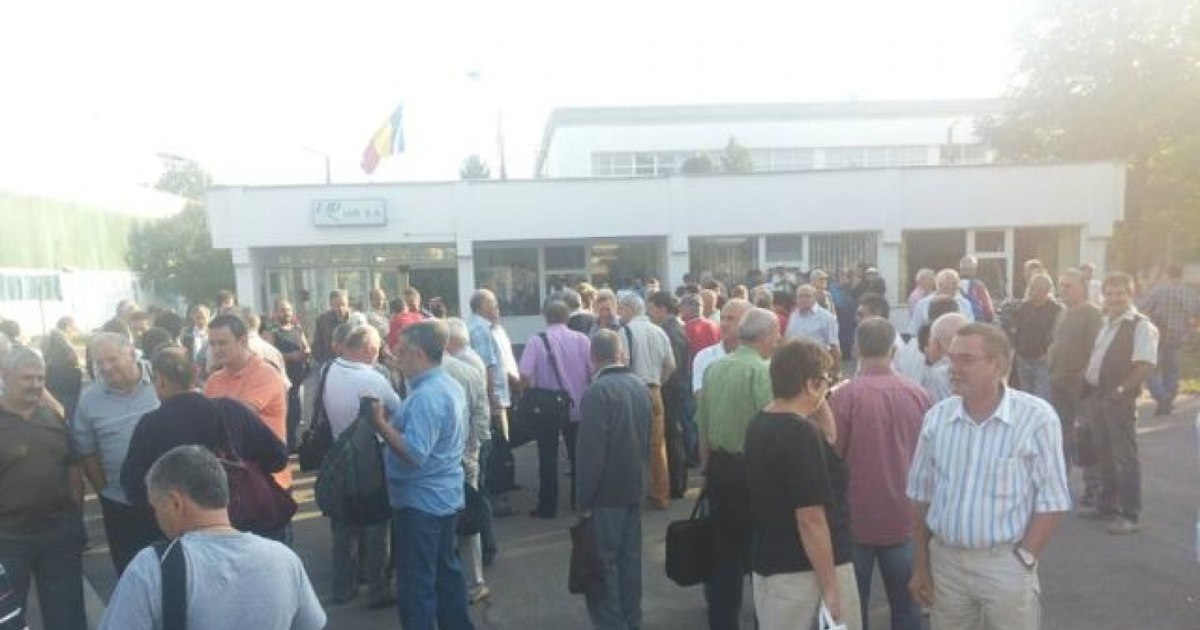 Scandal la IAR Ghimbav: angajații protestează împotriva salariilor blocate și a indemnizațiilor uriașe ale conducerii