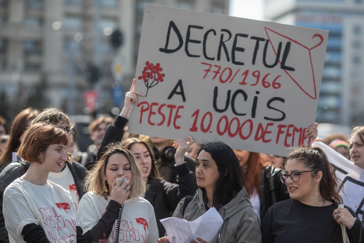 60 de ani de la Decretul 770: Cum a sacrificat regimul Ceaușescu viața femeilor pentru demografie