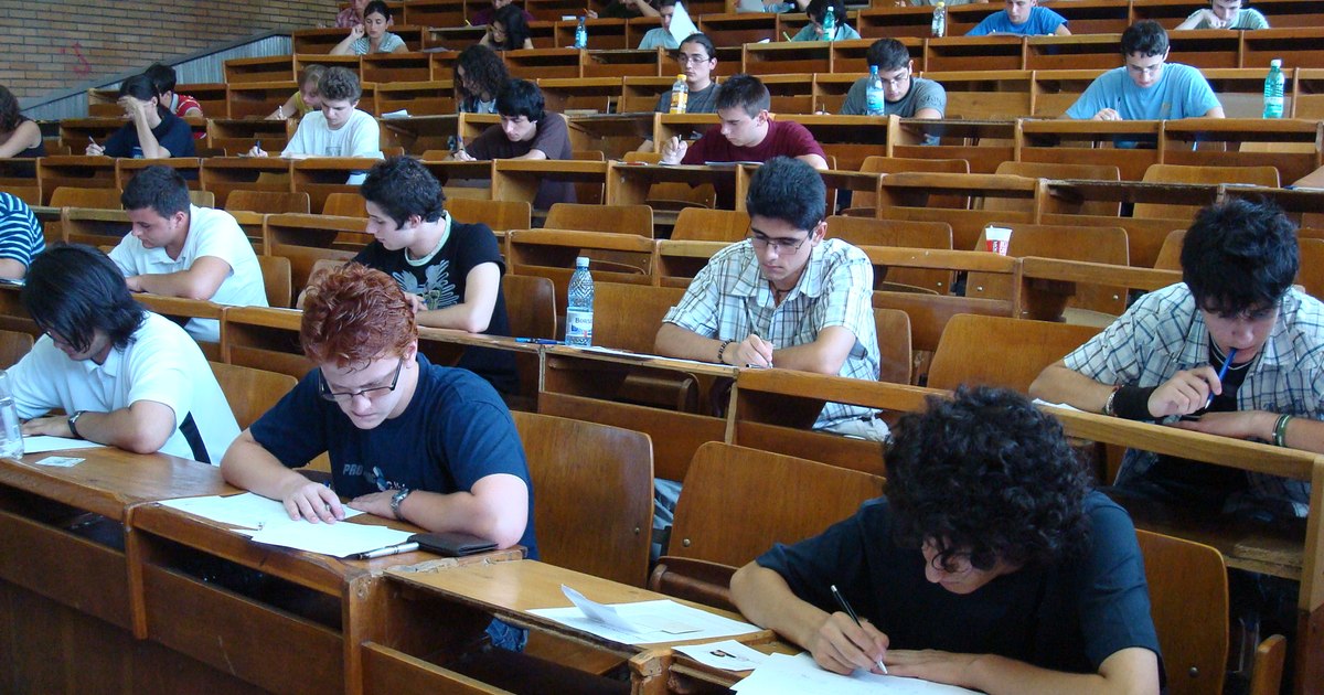 Scandal la examenul de specialitate: sute de medici rezidenți contestă probele scrise
